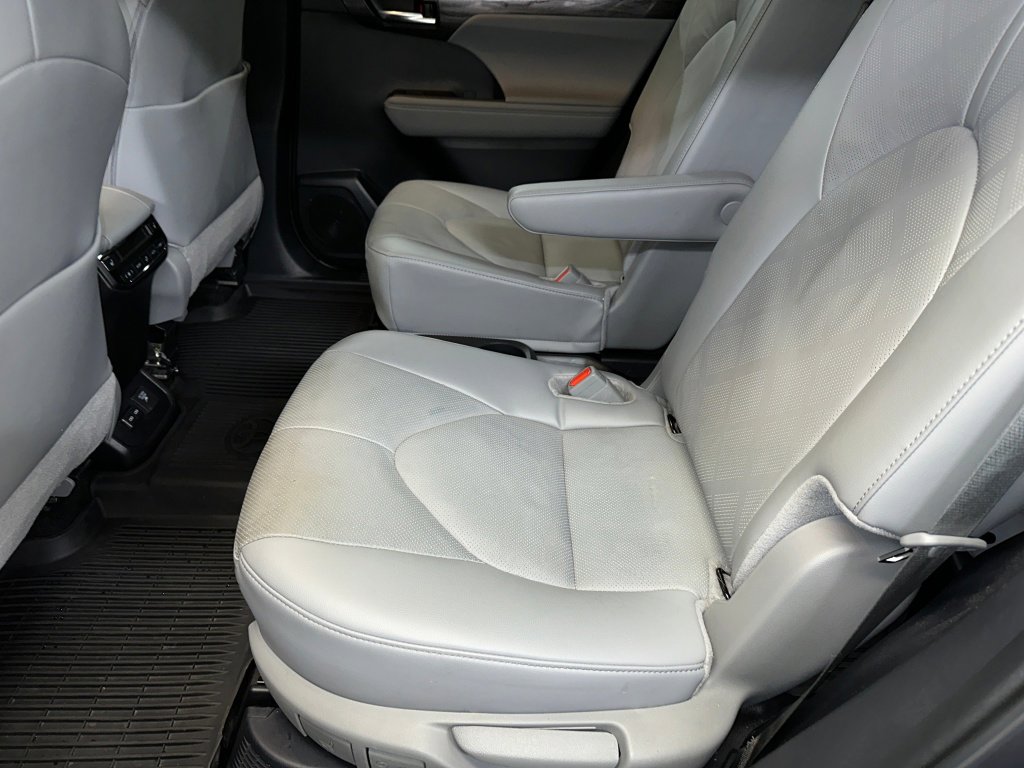 Used 2024 Toyota Highlander Platinum image 20