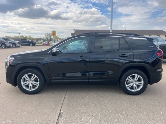 Used 2023 GMC Terrain SLE w/ Driver Convenience Package image 7