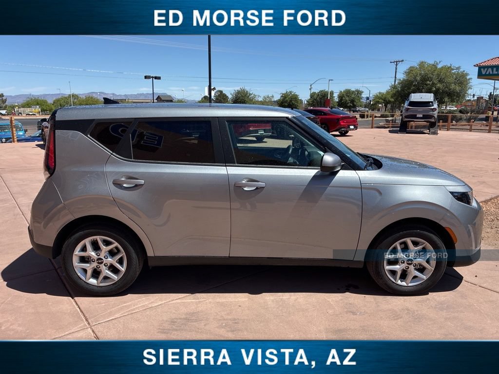 Certified 2025 Kia Soul LX FWD image 9