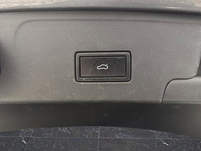 Used 2020 Volkswagen Atlas Cross Sport SEL image 16