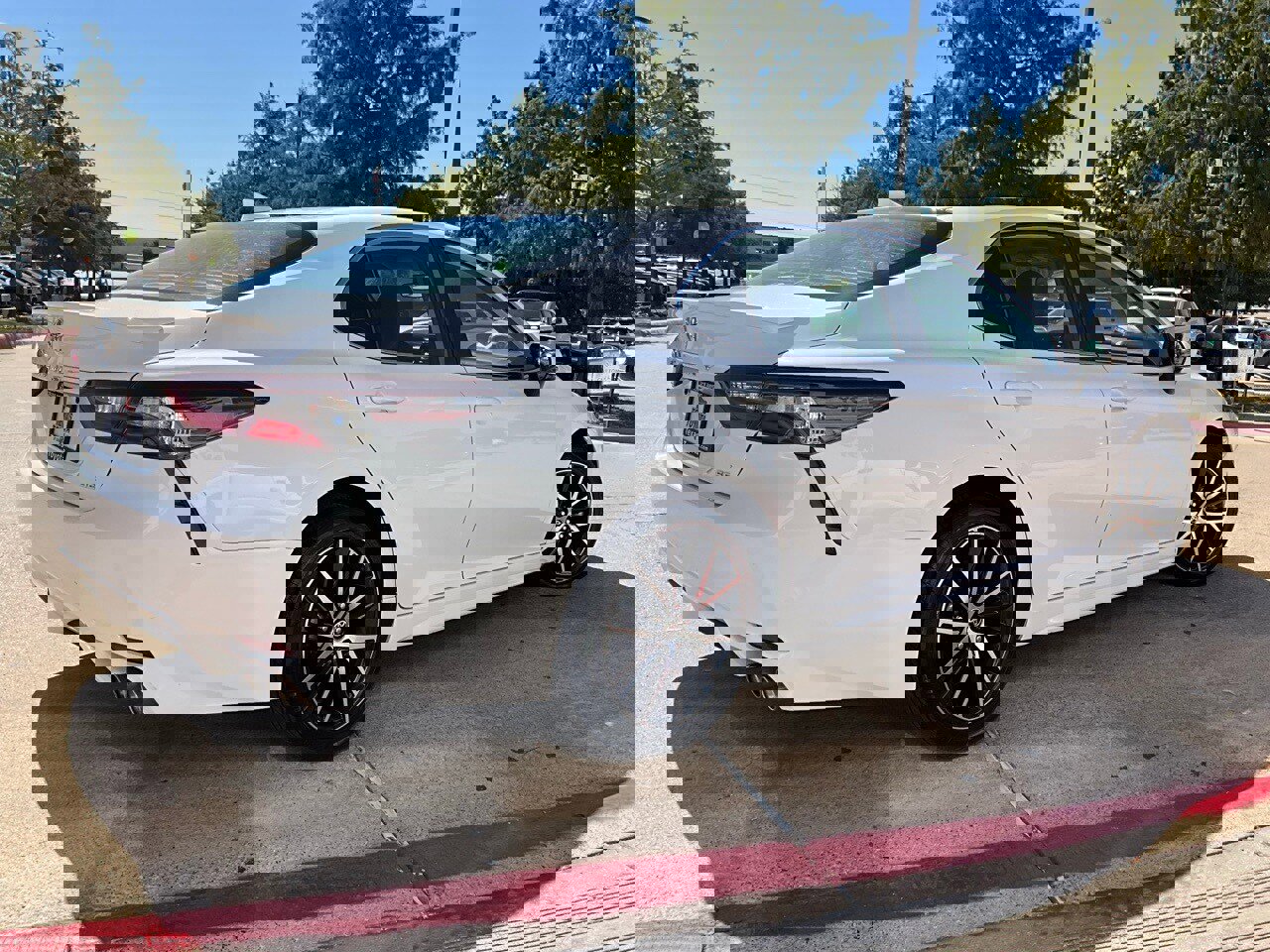 Used 2024 Toyota Camry SE image 6