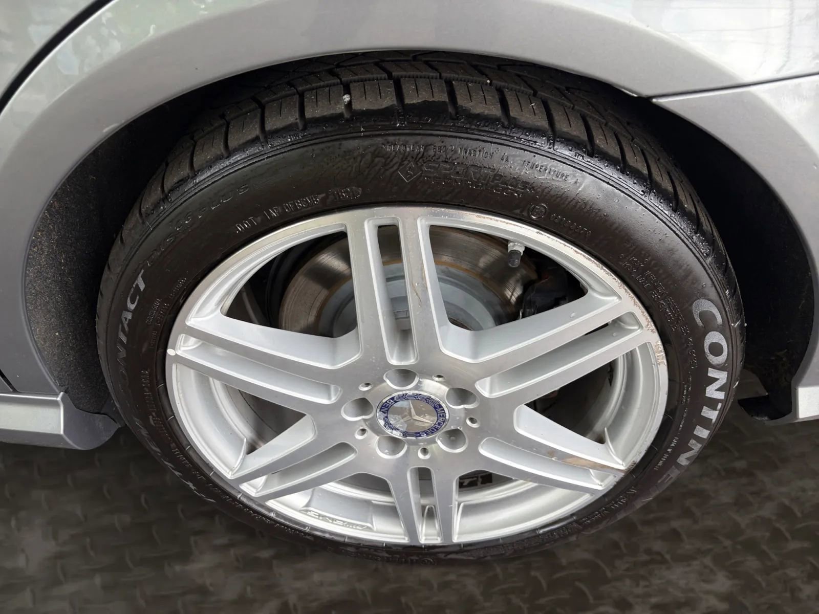 Used 2010 Mercedes-Benz E 550 4MATIC Sedan image 36