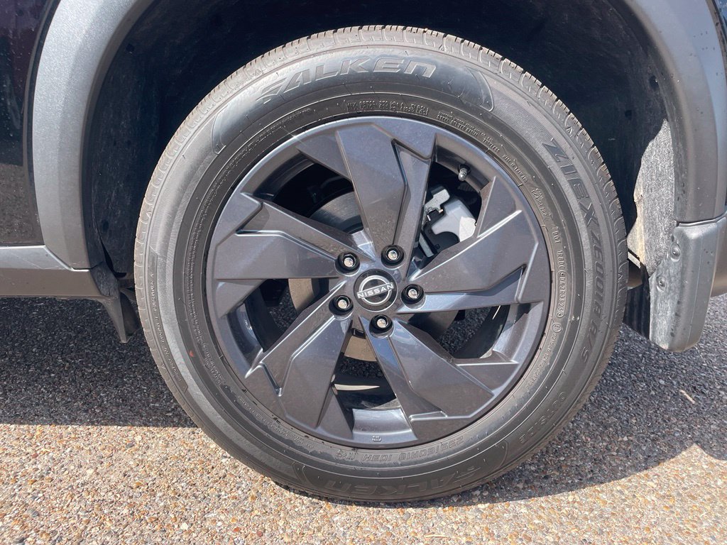 Used 2026 Nissan Rogue SV FWD image 17