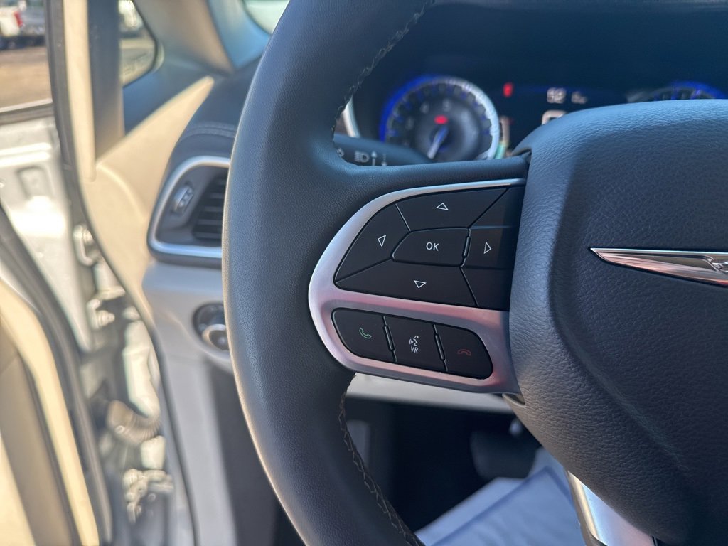 Used 2024 Chrysler Pacifica Limited image 31