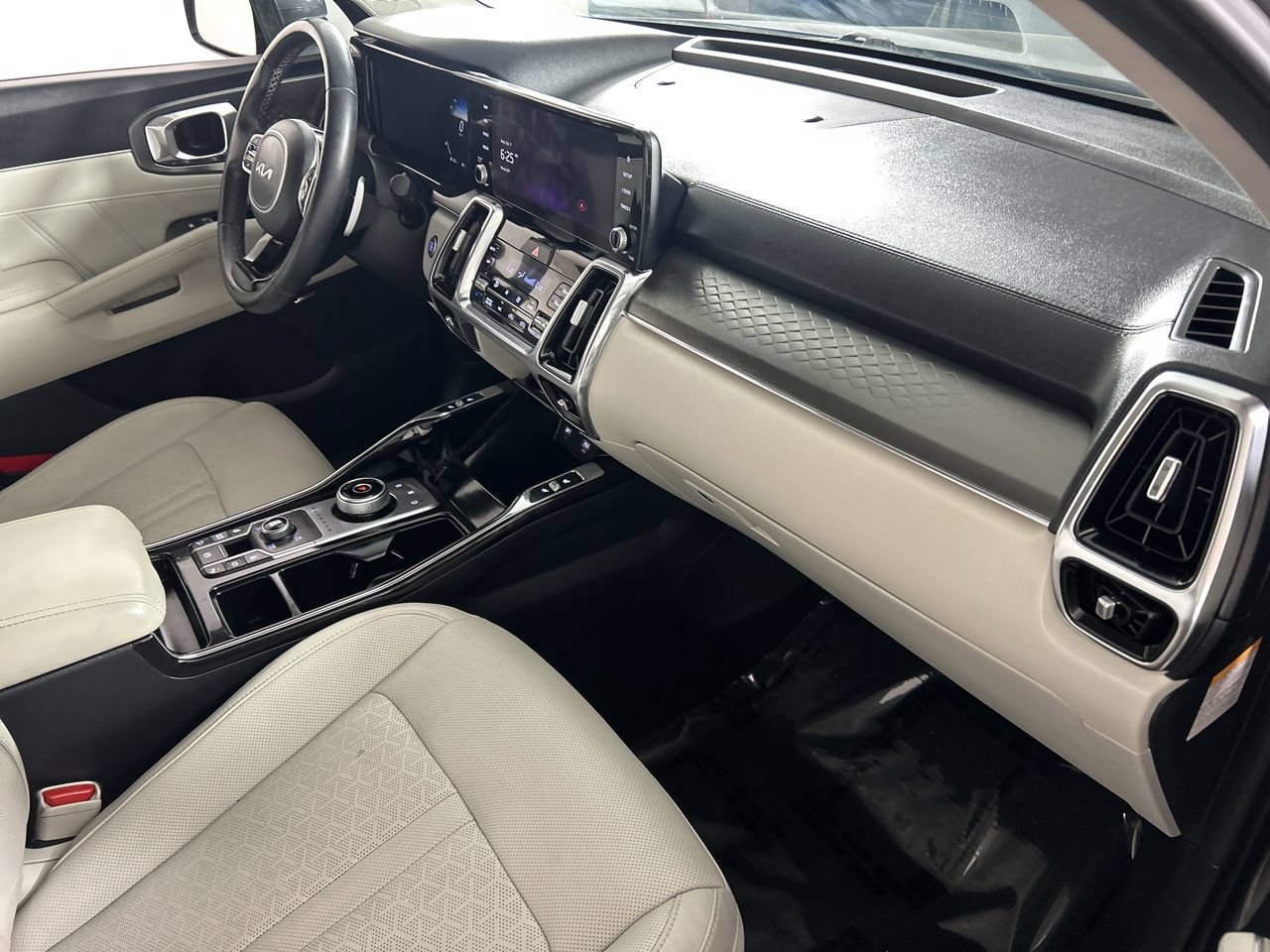 Used 2023 Kia Sorento SX Prestige AWD/4WD image 28