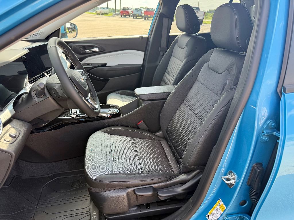 New 2025 Chevrolet Trax LT w/ Sunroof Package image 10
