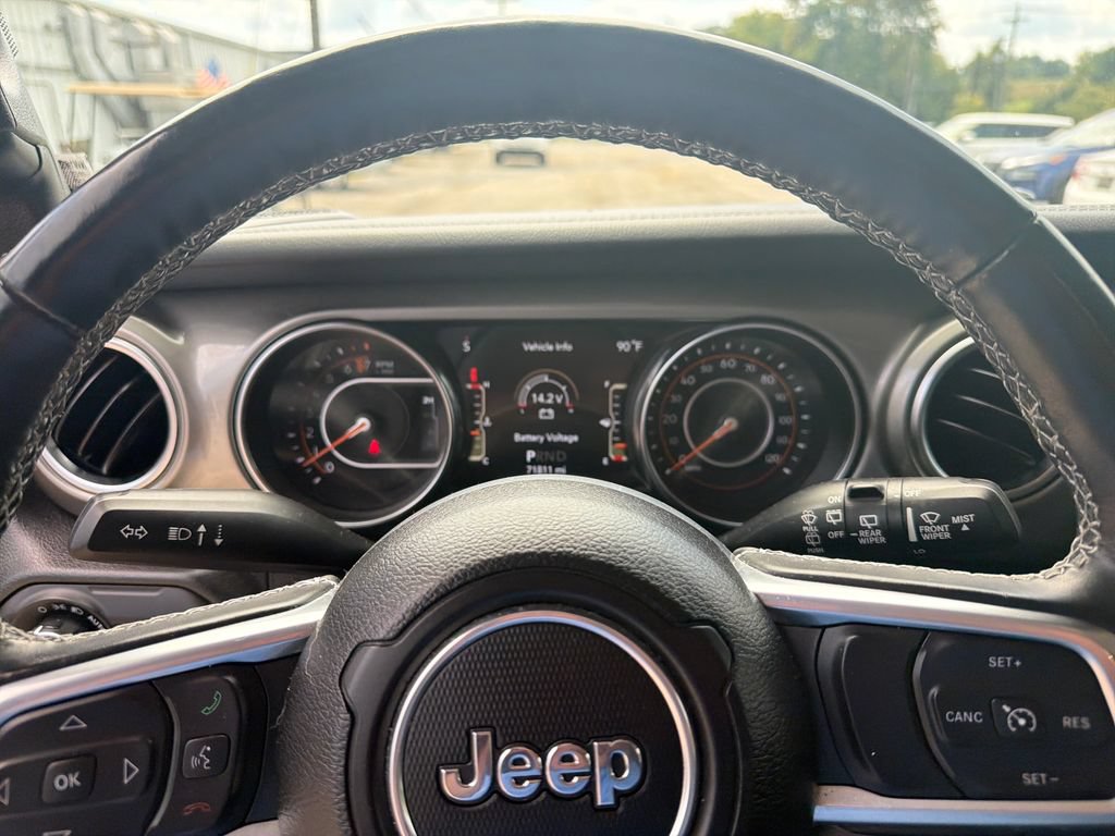 Used 2022 Jeep Wrangler Unlimited Sahara w/ Dual Top Group AWD/4WD image 18