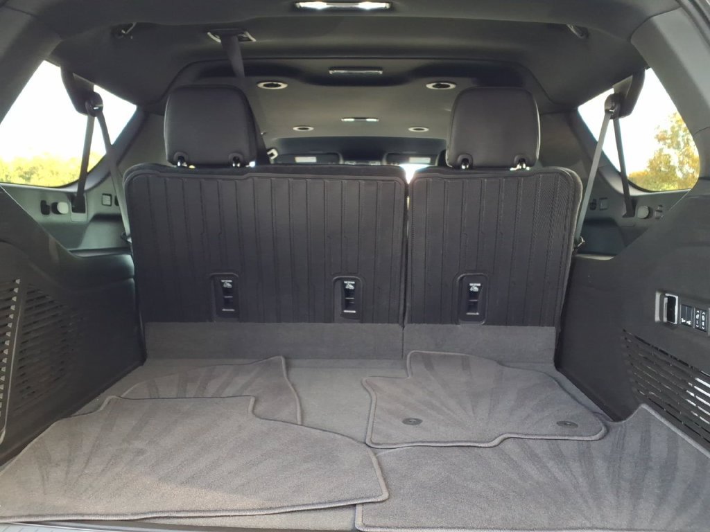 Certified 2025 Chevrolet Suburban Premier AWD/4WD image 16