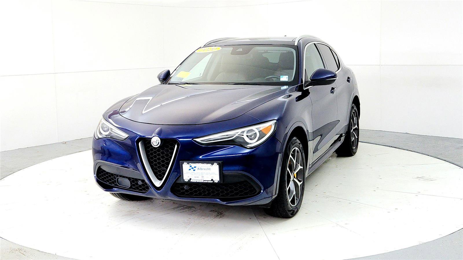 Used 2020 Alfa Romeo Stelvio Ti w/ Active Blind Spot Package AWD/4WD image 2