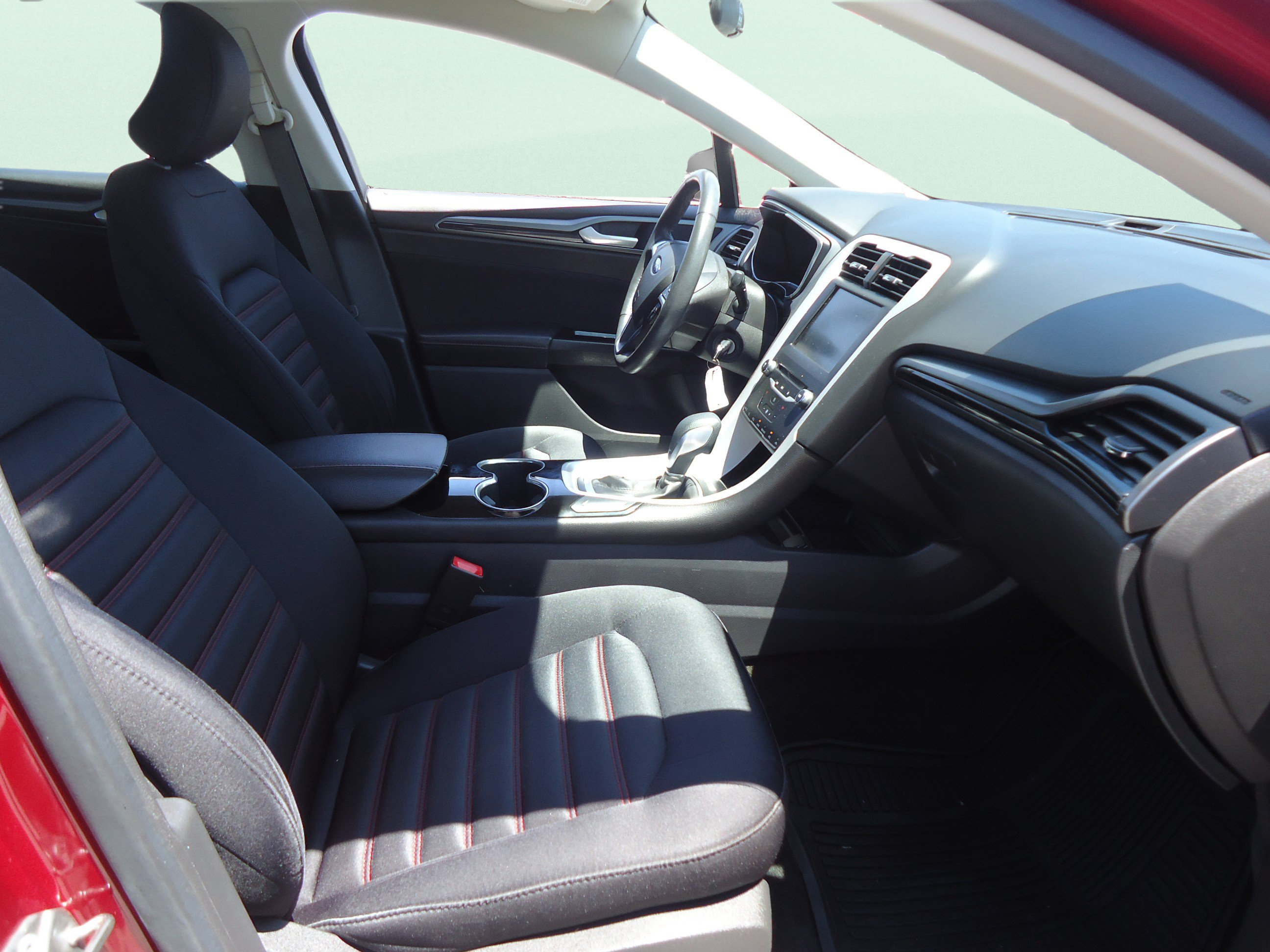Used 2015 Ford Fusion SE FWD image 23