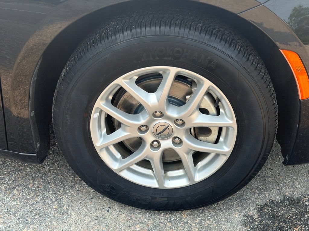 Used 2023 Chrysler Pacifica Touring-L FWD image 27