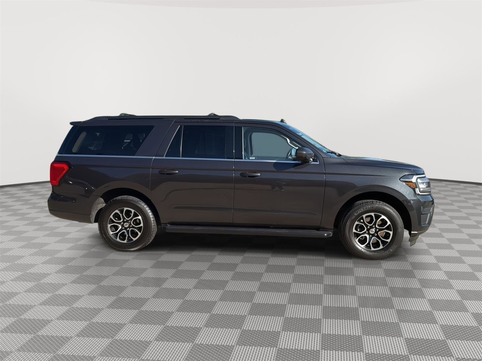 Used 2024 Ford Expedition Max XLT image 6