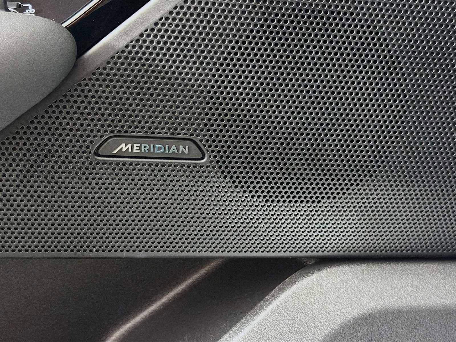 Certified 2025 Land Rover Range Rover Velar Dynamic SE image 20