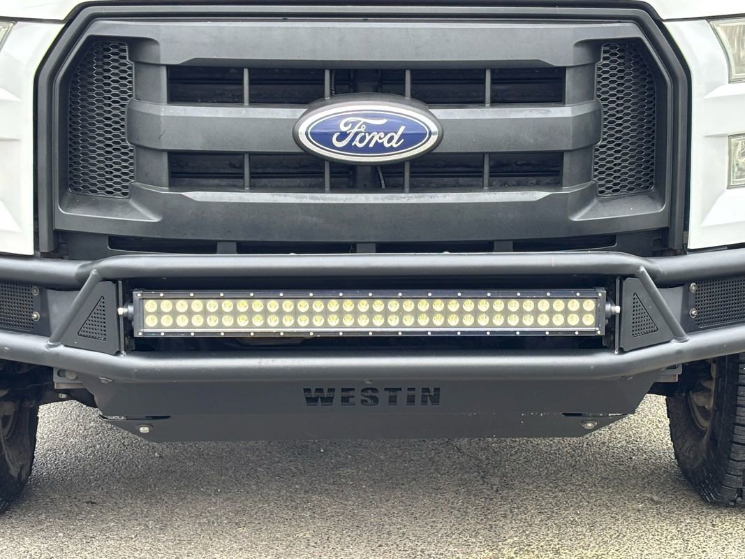 Used 2015 Ford F150 XLT w/ Trailer Tow Package image 9