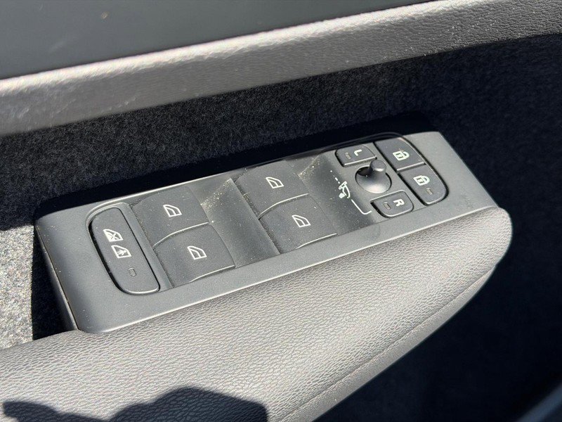 Used 2023 Volvo C40 P8 Recharge Ultimate AWD/4WD image 16