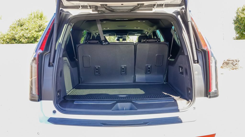Certified 2021 Cadillac Escalade ESV Luxury RWD image 9