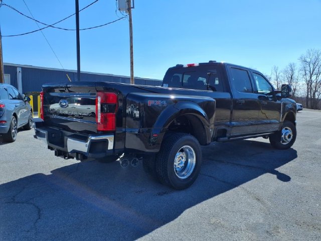Used 2025 Ford F350 Lariat w/ Lariat Ultimate Package AWD/4WD image 3