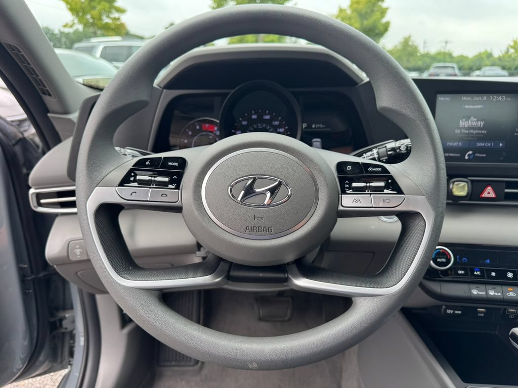 Used 2022 Hyundai Elantra SEL FWD image 23