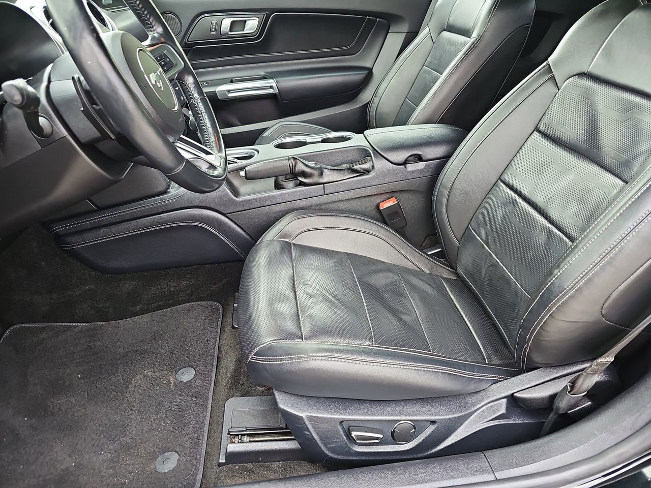 Used 2018 Ford Mustang Premium w/ Equipment Group 201A RWD image 16