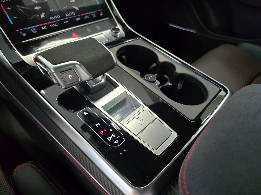 New 2025 Audi RS Q8 performance image 16