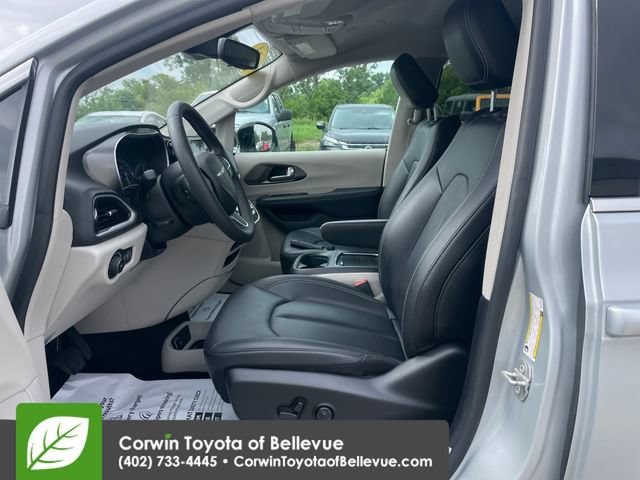 Used 2024 Chrysler Pacifica Touring-L FWD image 17