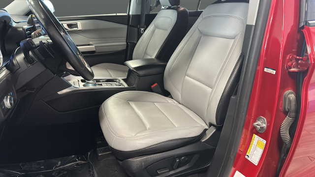Used 2021 Ford Explorer XLT w/ XLT Sport Appearance Package AWD/4WD image 9
