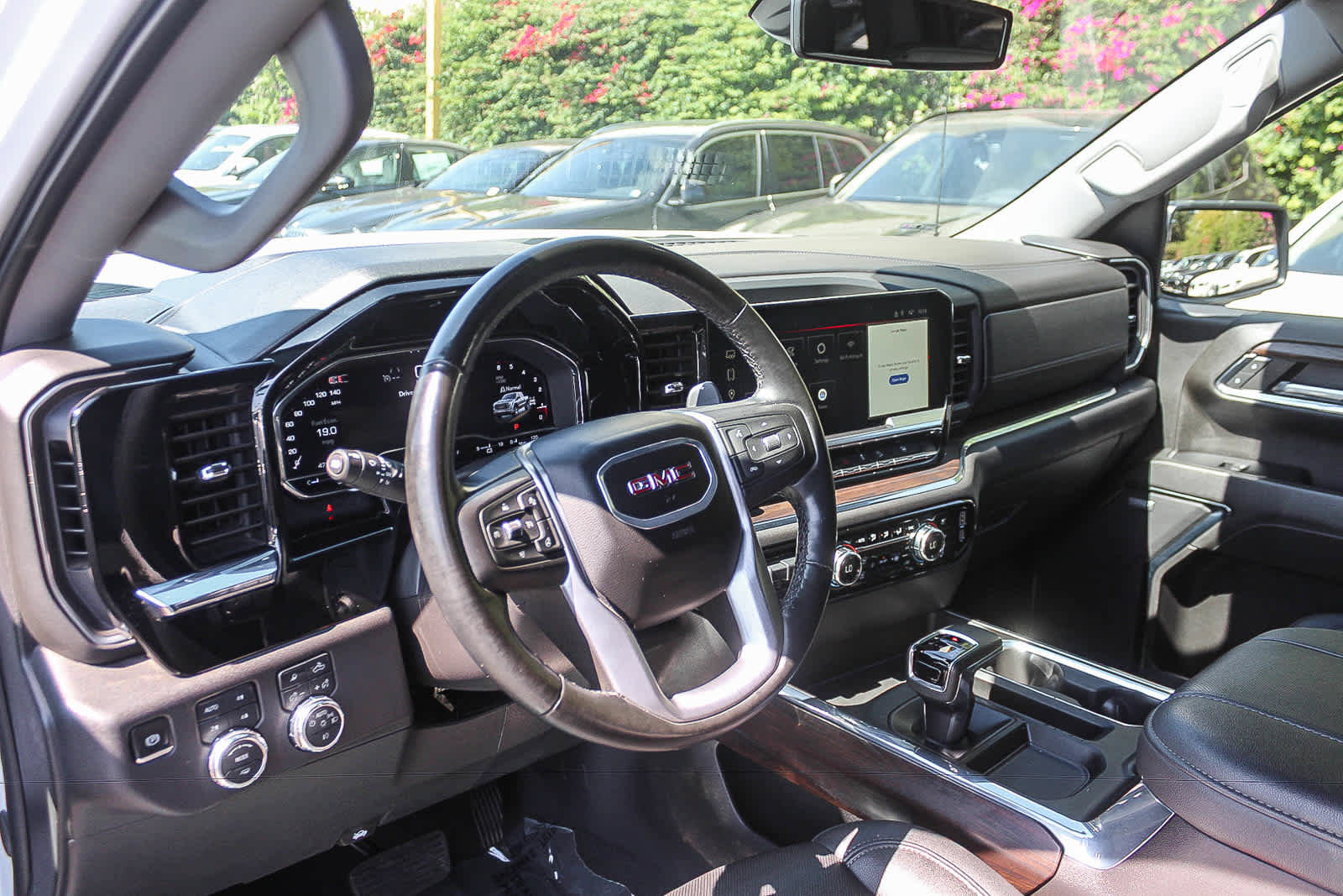Used 2024 GMC Sierra 1500 SLT w/ SLT Premium Plus Package AWD/4WD image 17