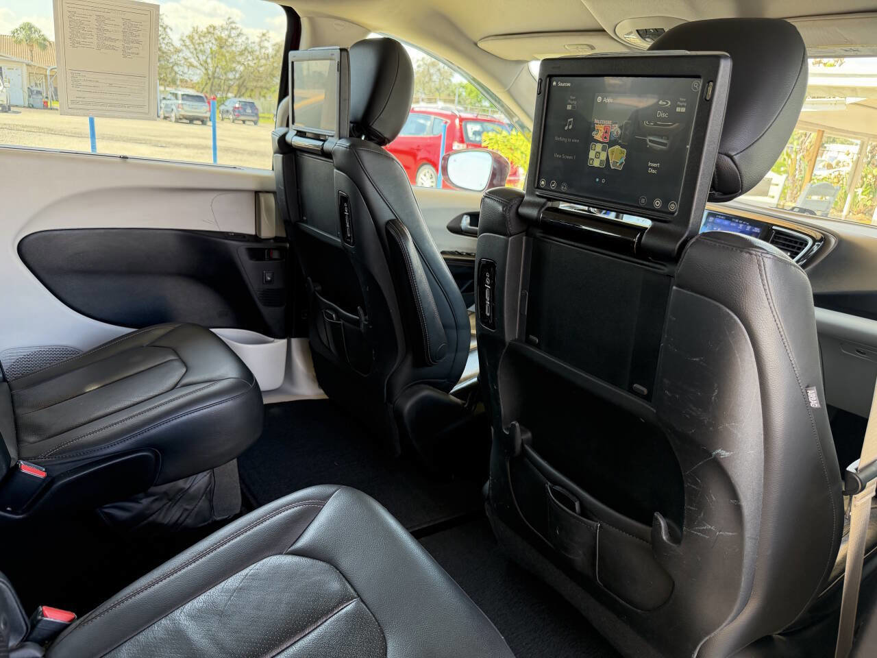 Used 2017 Chrysler Pacifica Touring-L Plus FWD image 13