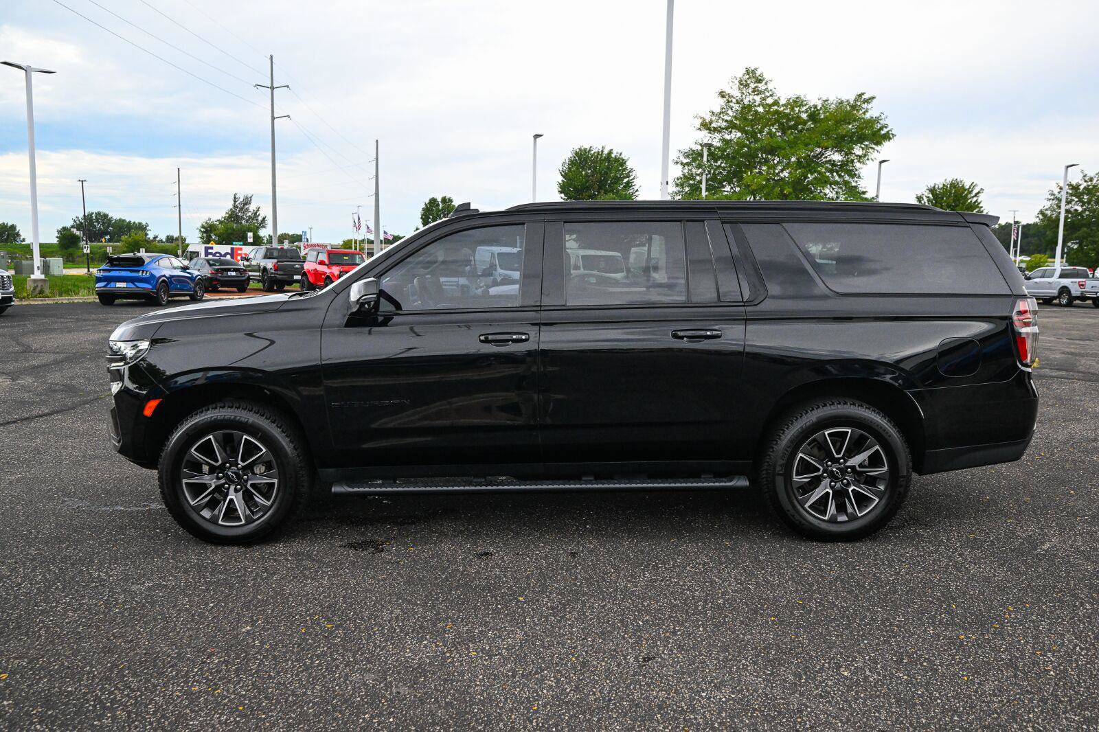 Used 2021 Chevrolet Suburban Z71 w/ Z71 Signature Package AWD/4WD image 8