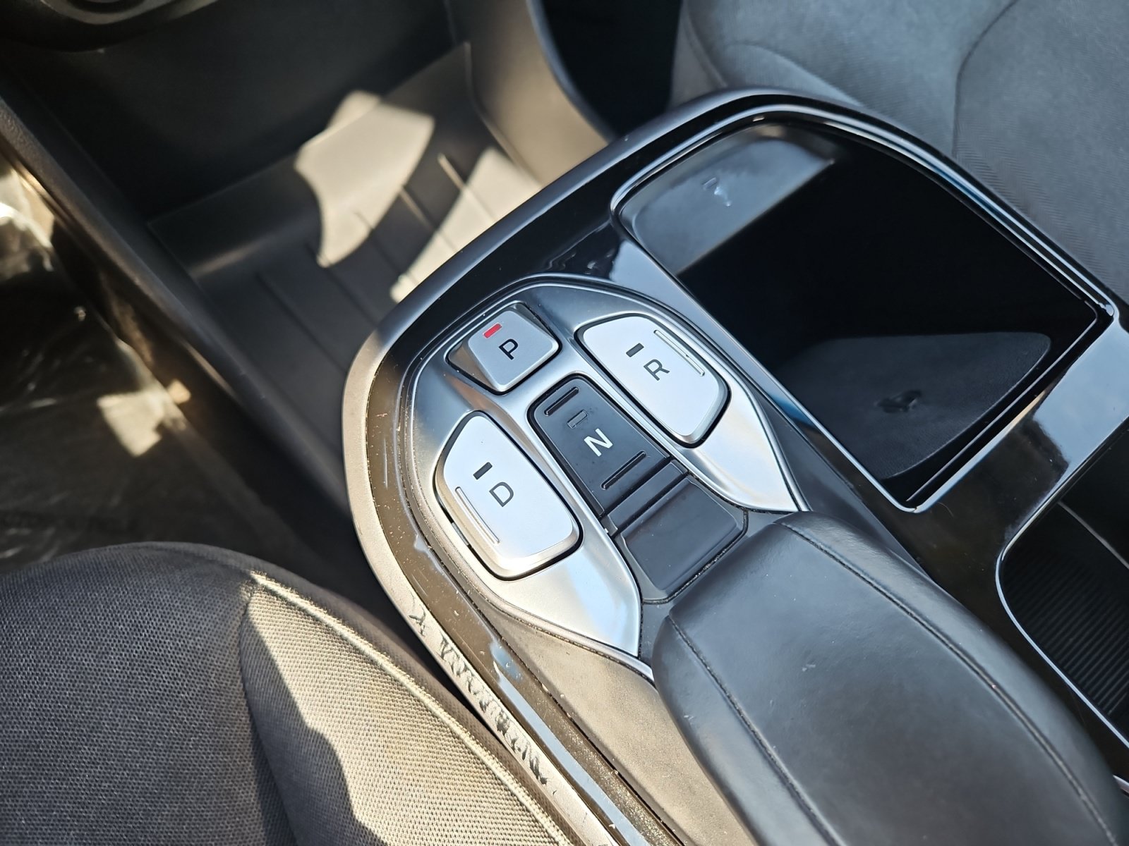 Used 2020 Hyundai Ioniq SE FWD image 21