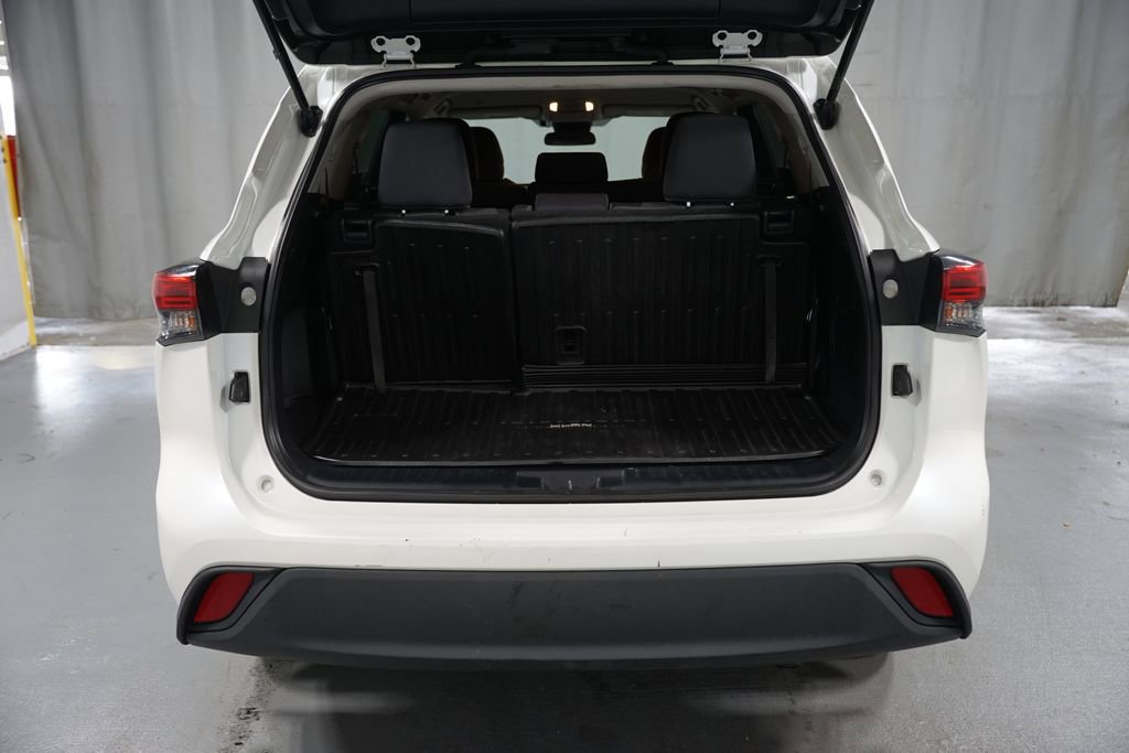 Used 2021 Toyota Highlander L image 33