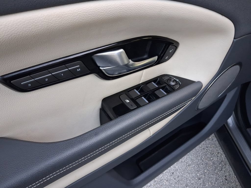 Used 2019 Land Rover Range Rover Evoque SE AWD/4WD image 19