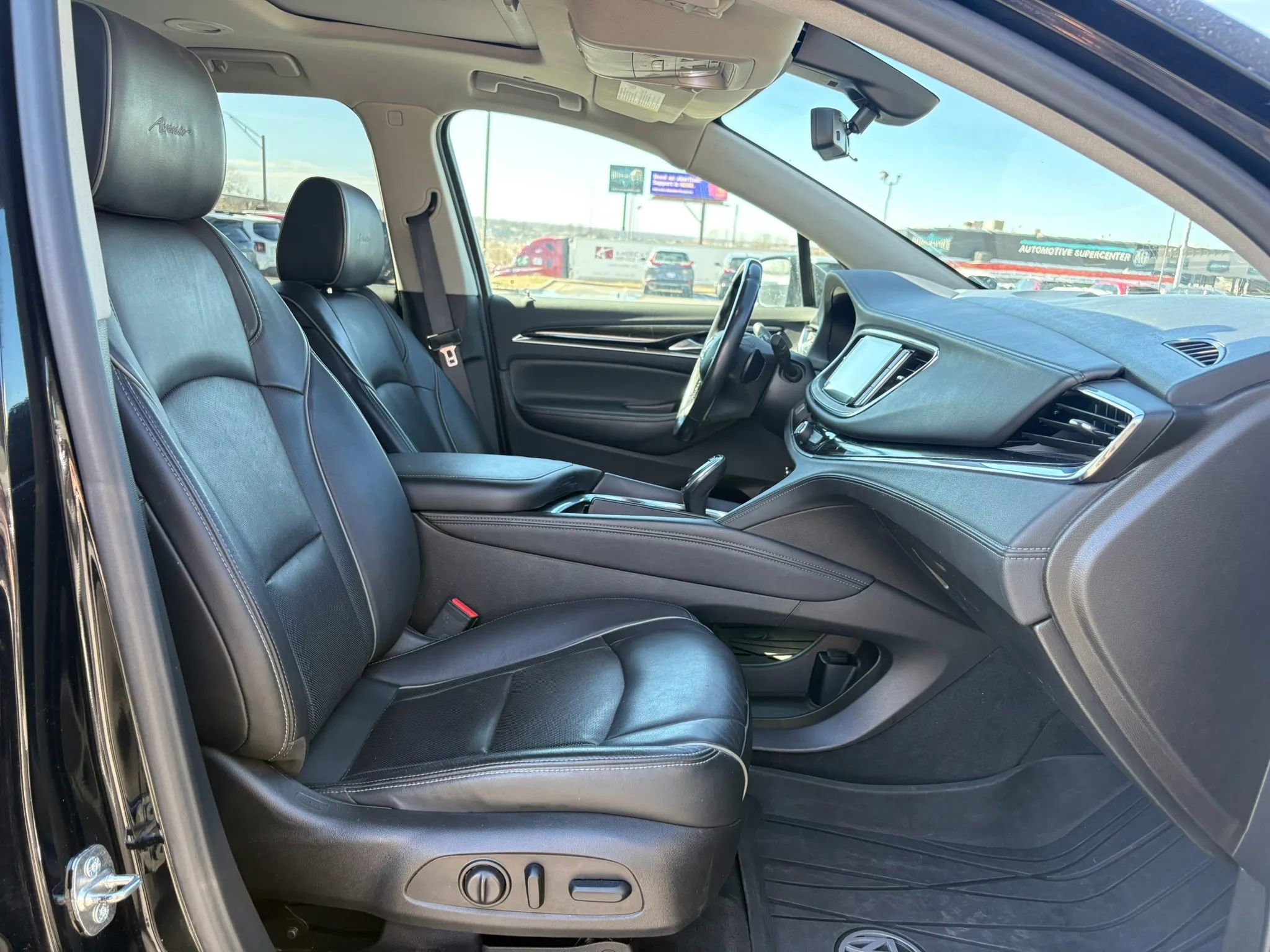 Used 2019 Buick Enclave Avenir w/ Avenir Technology Package image 17