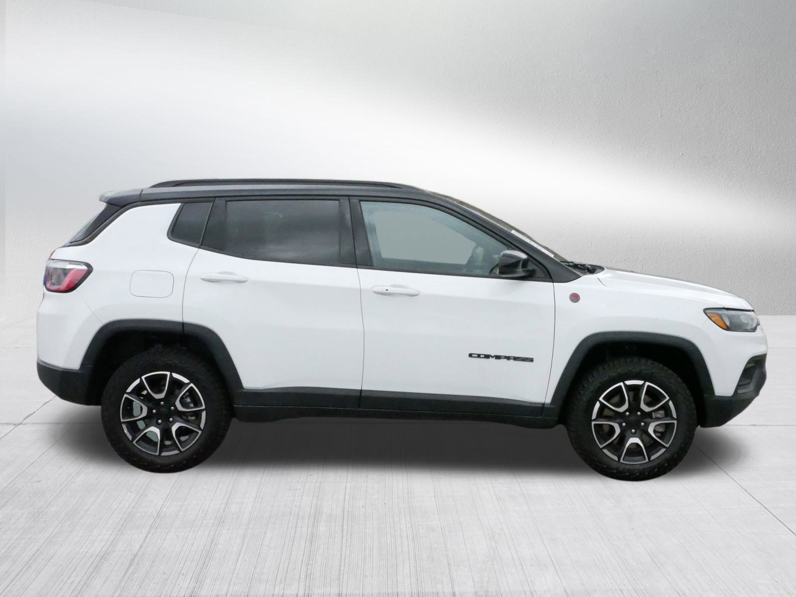 Used 2024 Jeep Compass Trailhawk image 8