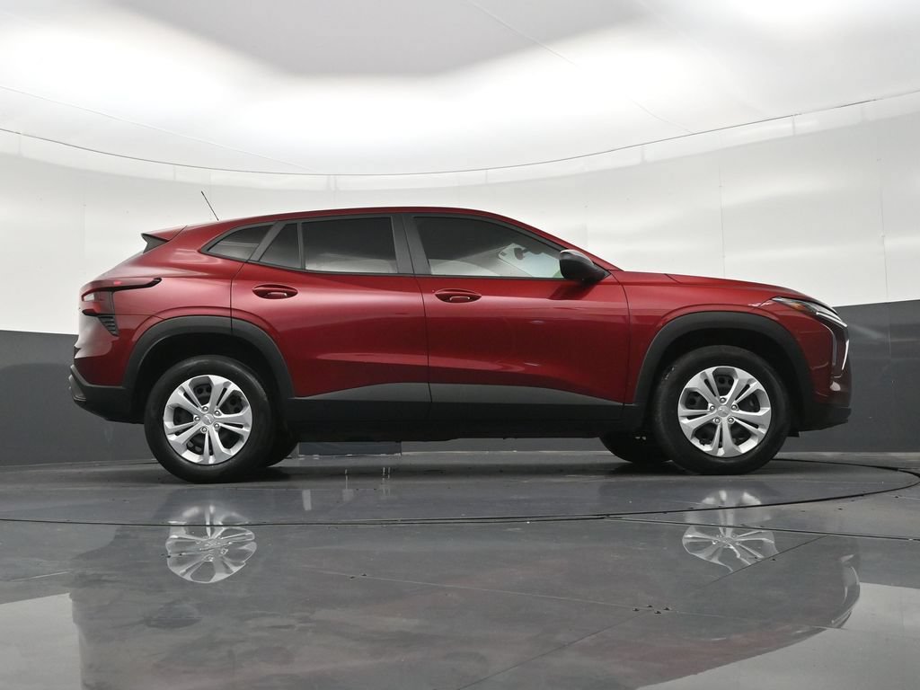 Used 2024 Chevrolet Trax LS FWD image 28