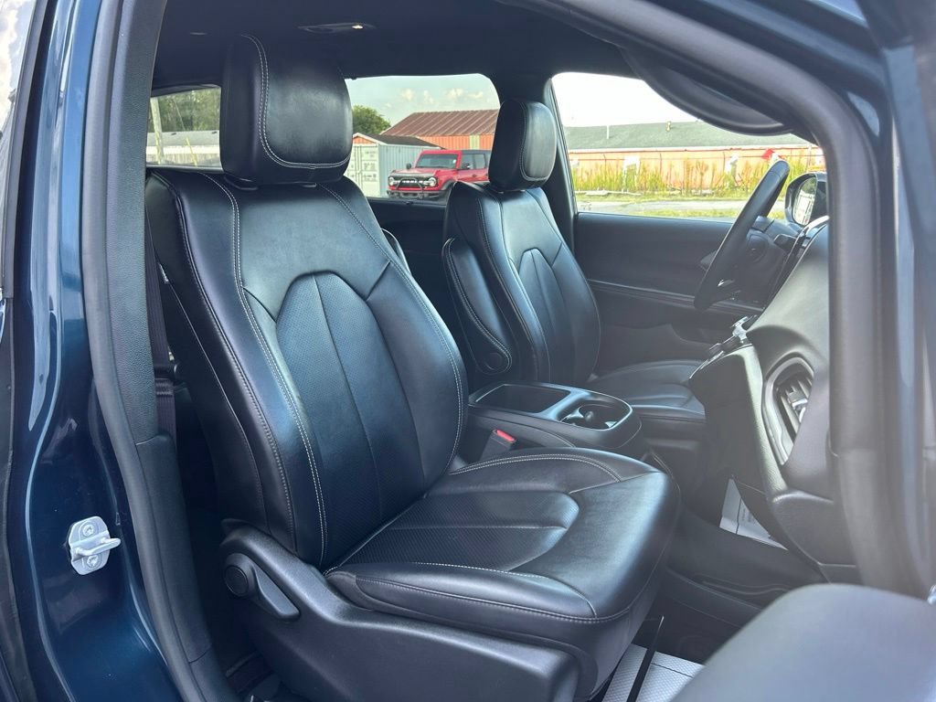 Used 2025 Chrysler Pacifica Select FWD image 50