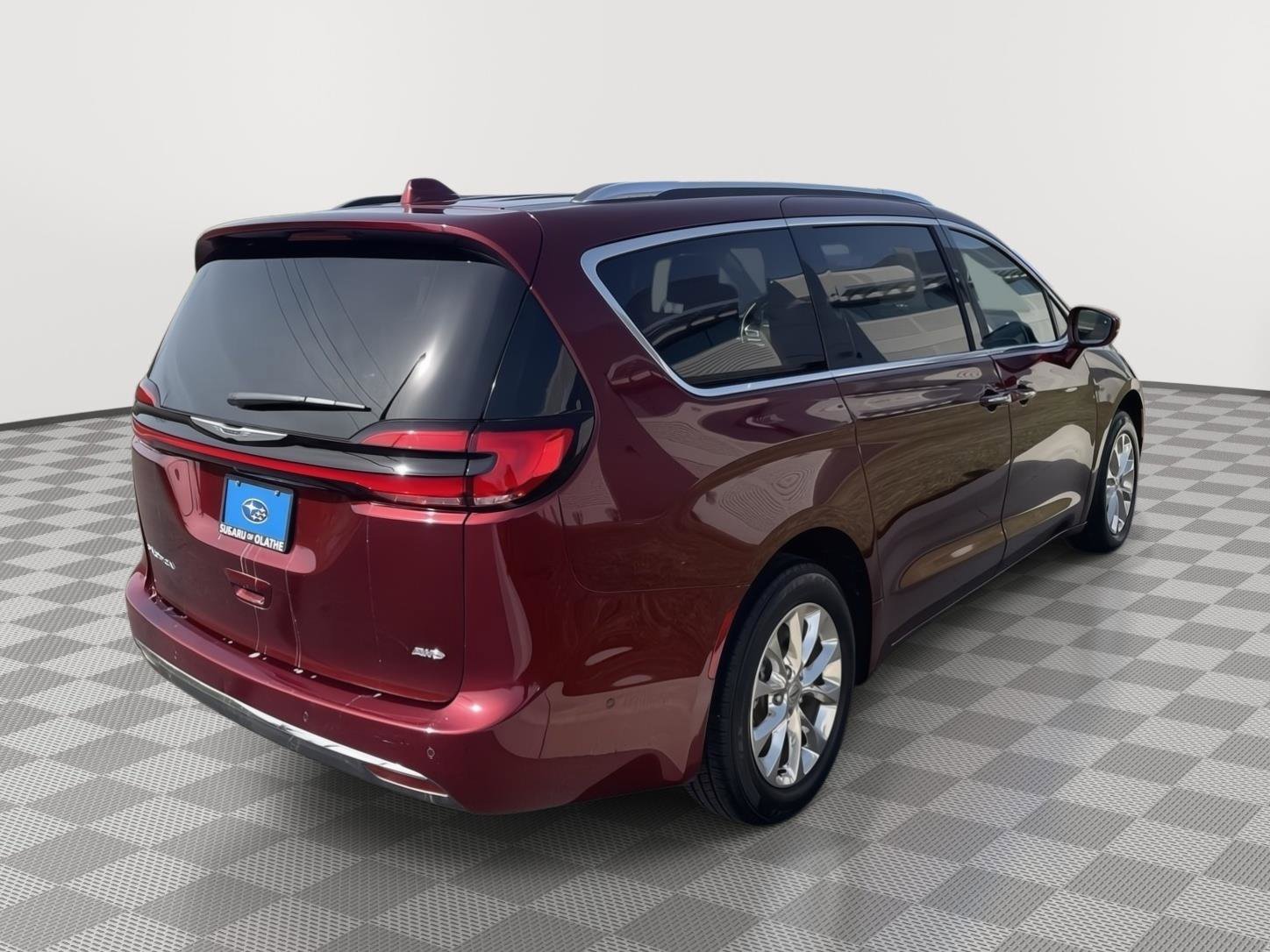Used 2021 Chrysler Pacifica Touring-L w/ Premium & Safety Sphere Group AWD/4WD image 8