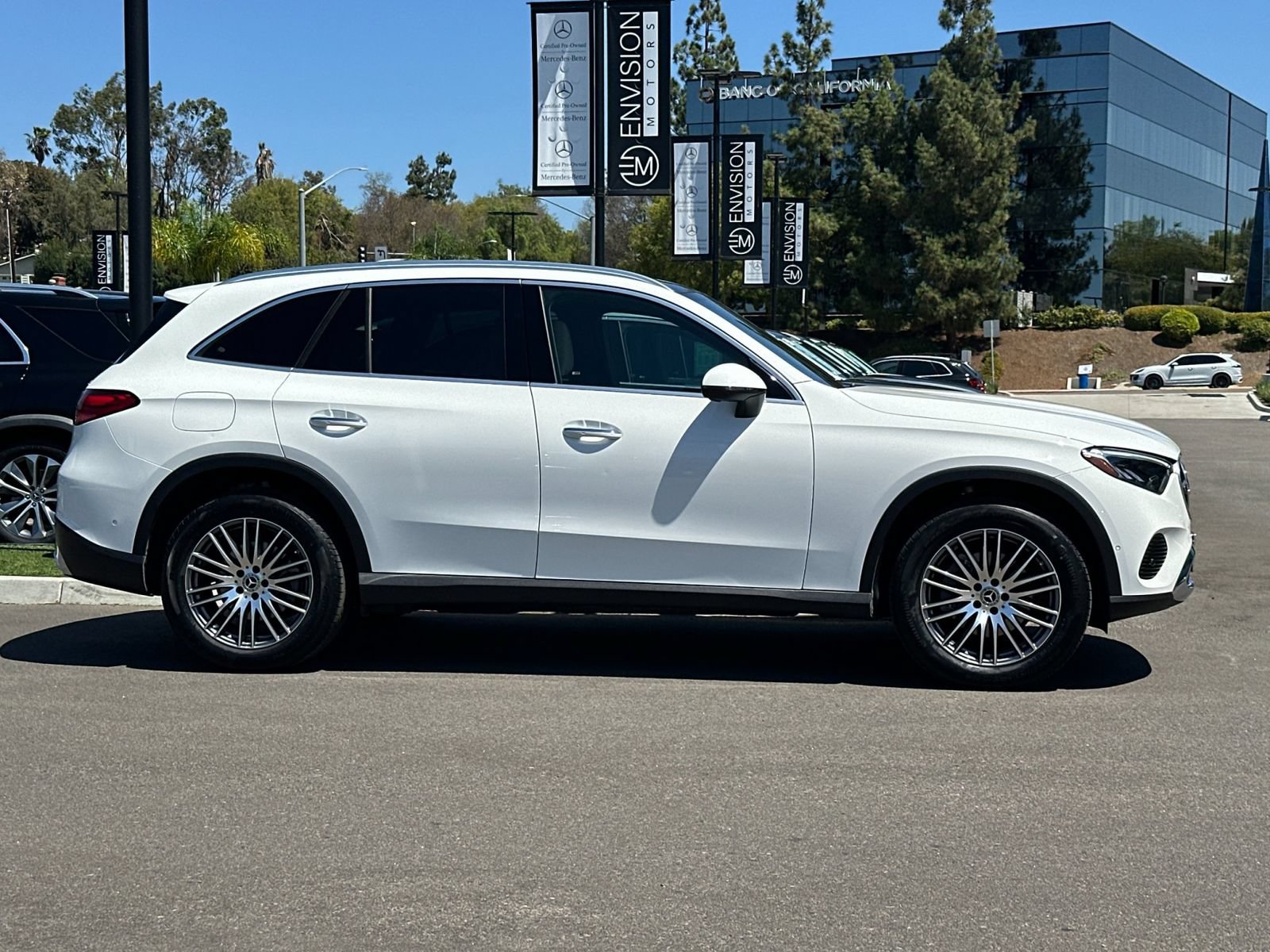 Used 2026 Mercedes-Benz GLC 300 4MATIC image 2