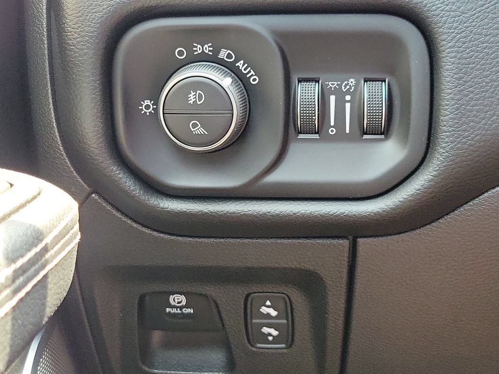 New 2026 RAM 1500 Laramie AWD/4WD image 24
