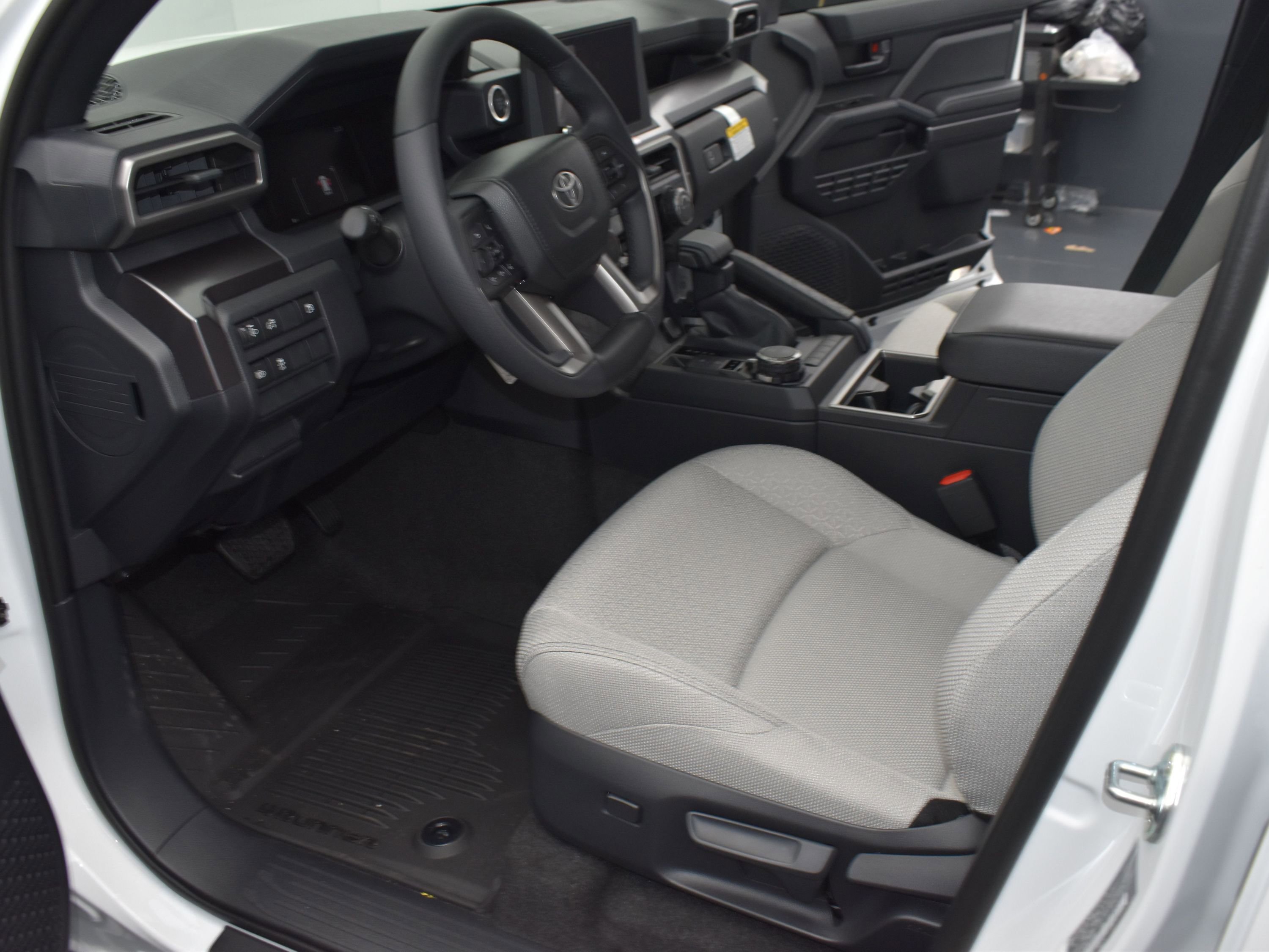 Used 2025 Toyota 4Runner SR5 AWD/4WD image 12