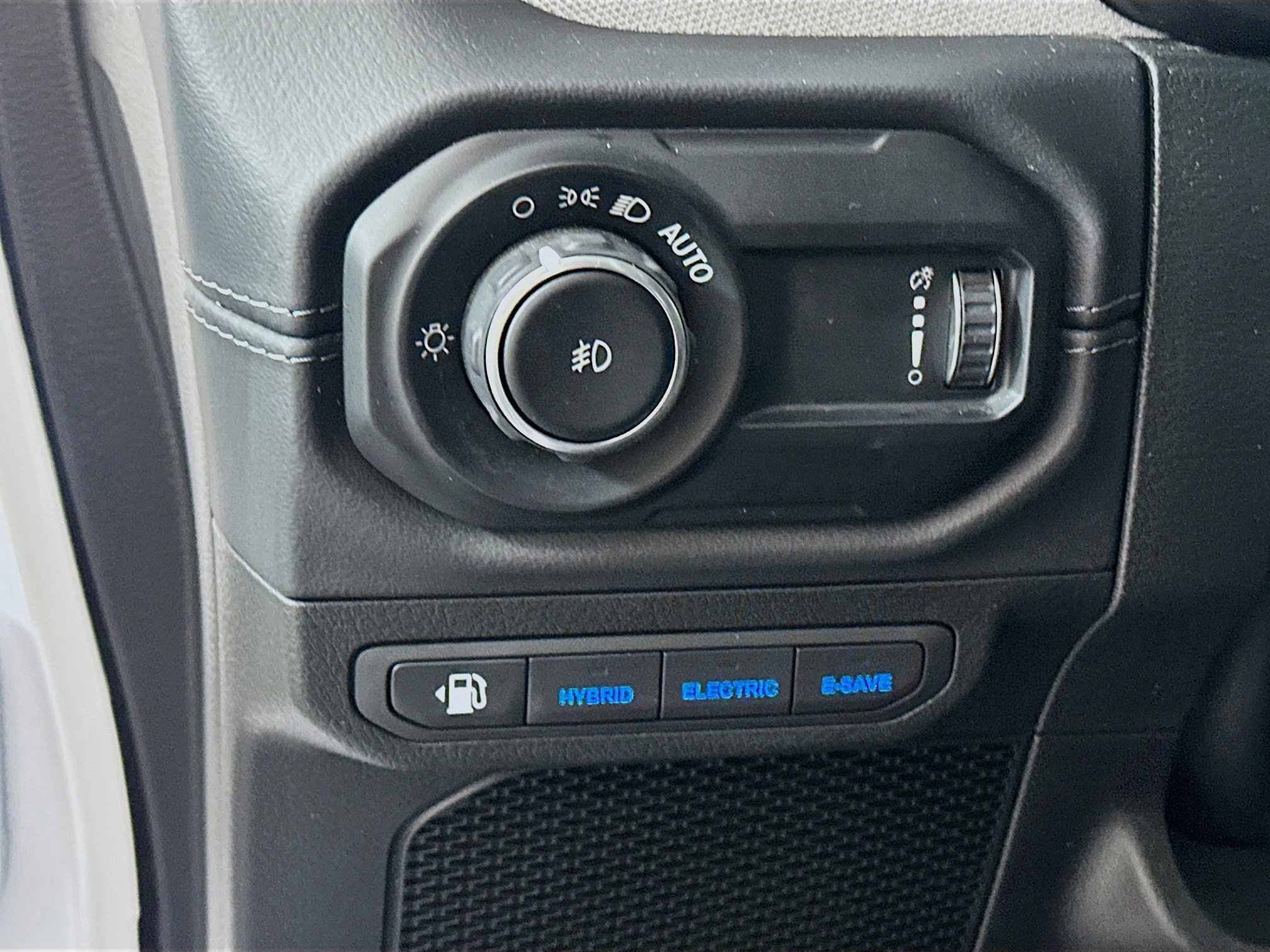 Used 2025 Jeep Wrangler Unlimited Sahara AWD/4WD image 17