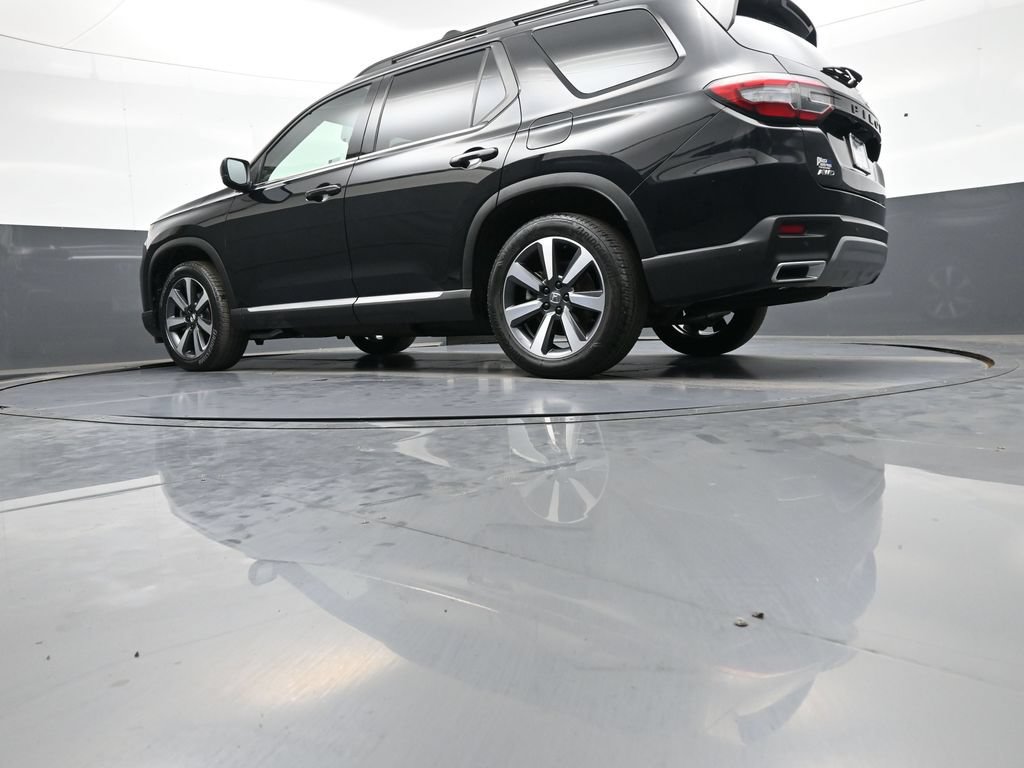 Certified 2025 Honda Pilot Touring image 35