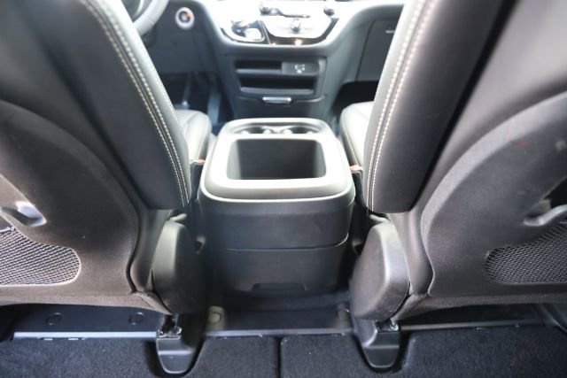 Used 2026 Chrysler Pacifica Select FWD image 32