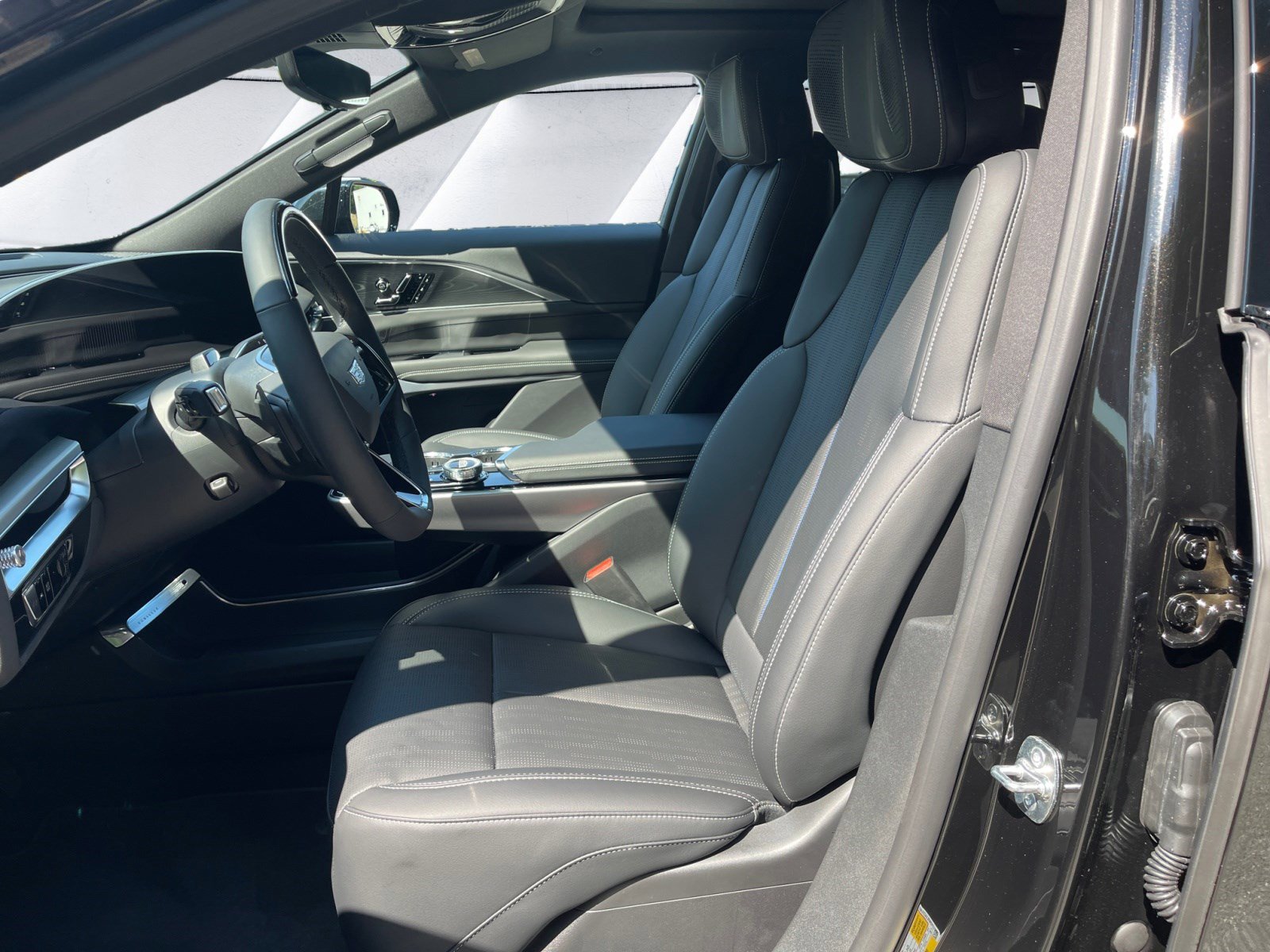 New 2025 Cadillac Lyriq Sport AWD/4WD image 10