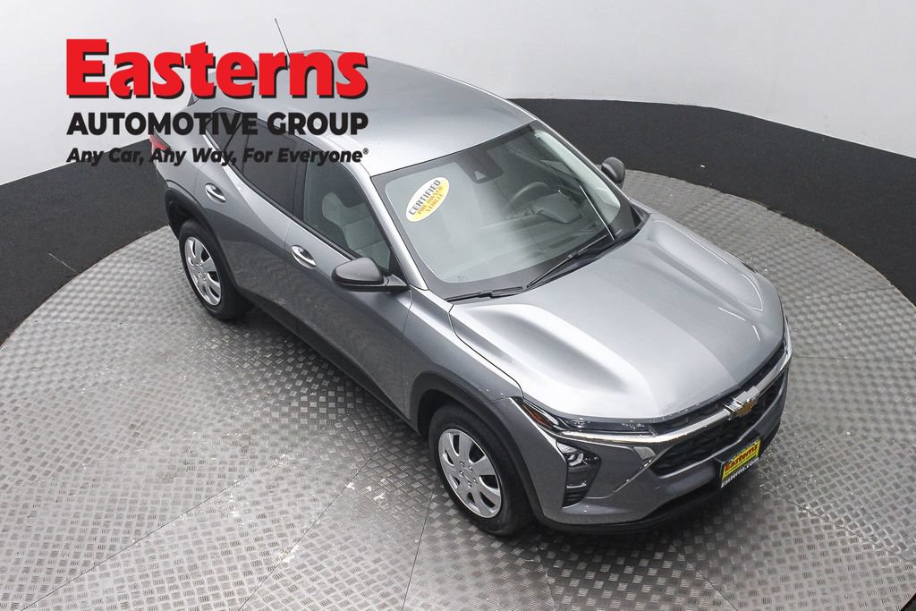 Used 2024 Chevrolet Trax LS FWD image 3