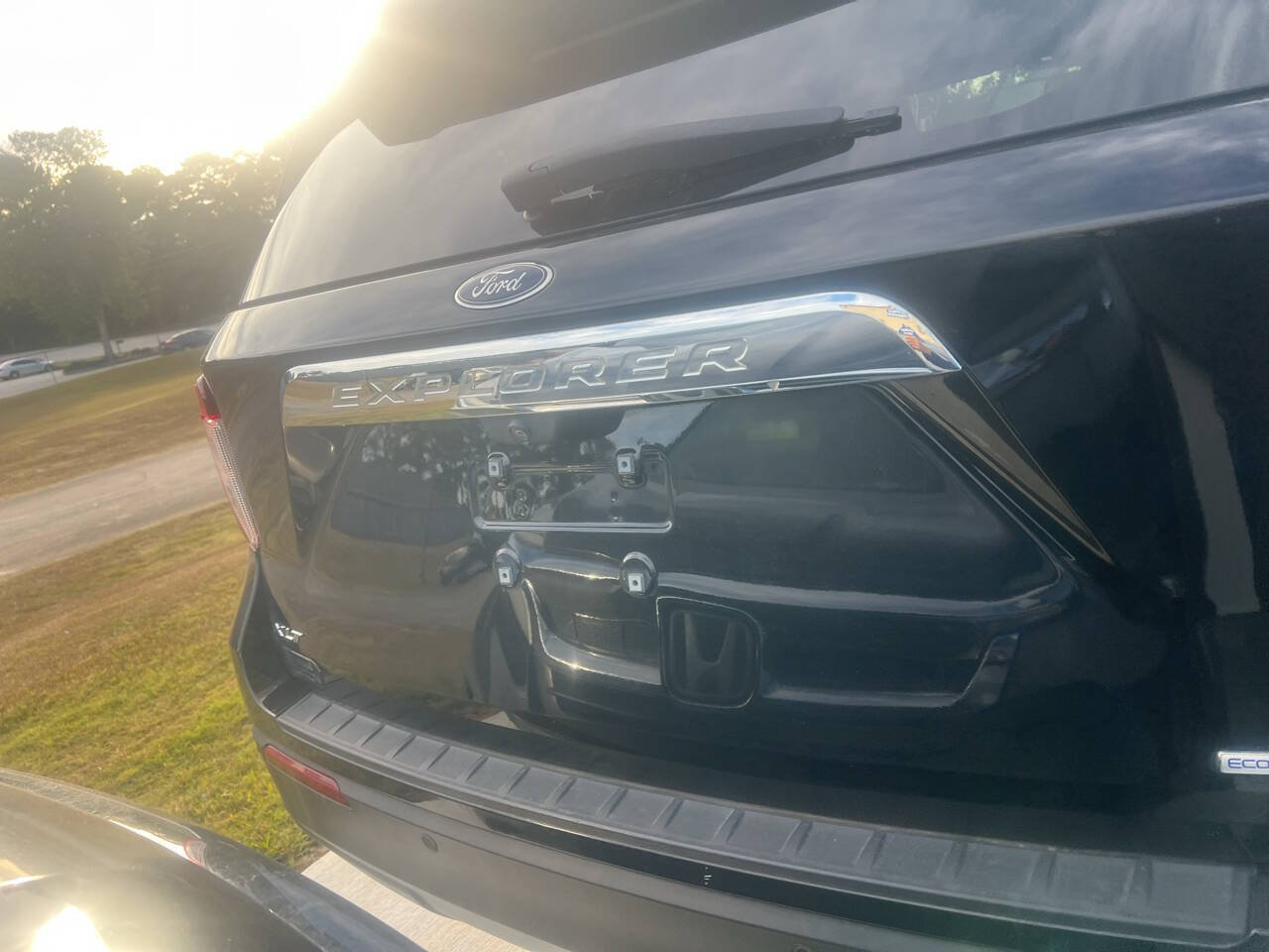 Used 2020 Ford Explorer XLT RWD image 5