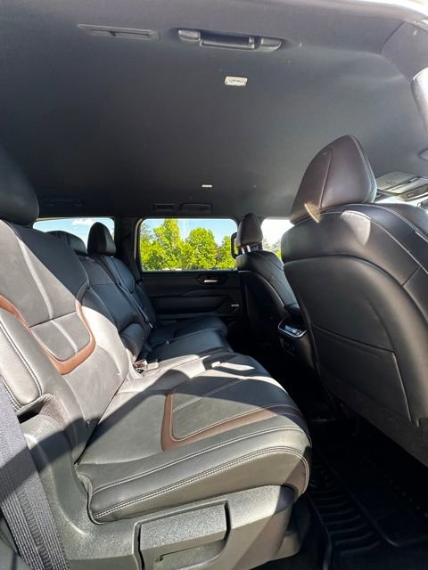 Used 2025 Nissan Armada SL AWD/4WD image 21