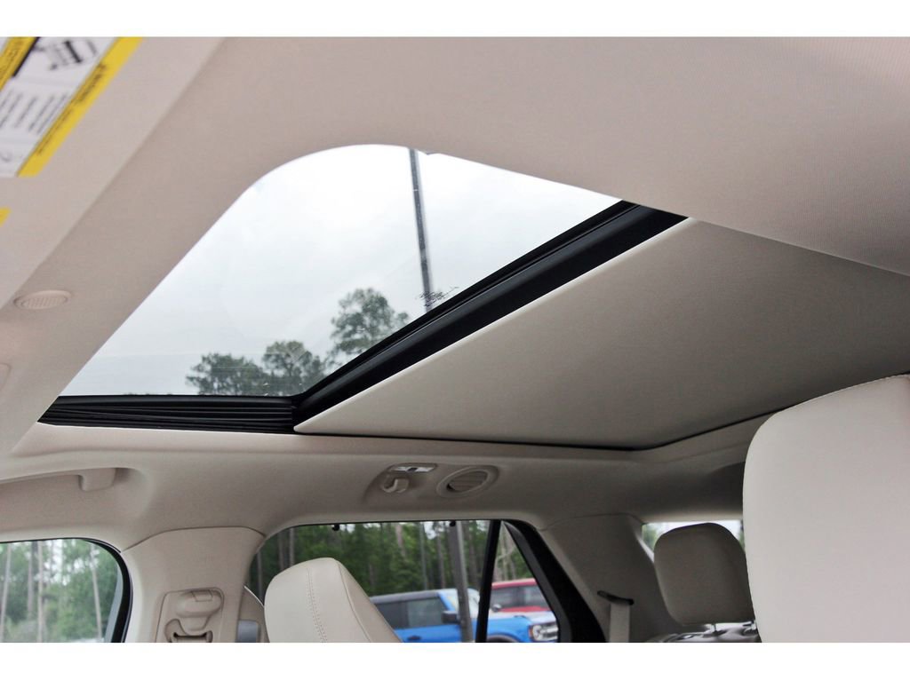 Certified 2024 Ford Explorer Platinum w/ Technology Package image 28