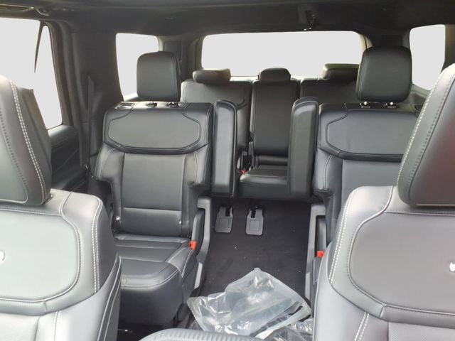 New 2027 Ford Expedition Platinum w/ Stealth Performance Package AWD/4WD image 9