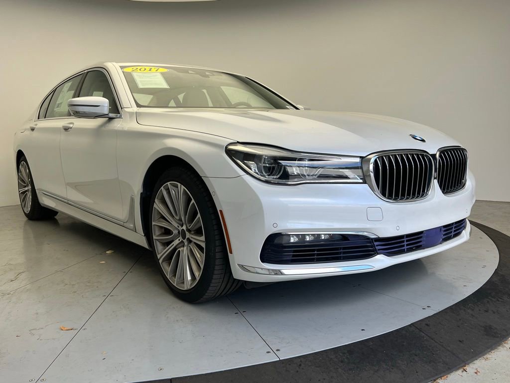 Used 2017 BMW 750i image 2